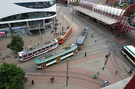 Tramvaj jela ve smru od Fügnerovy ulice (na snímku).