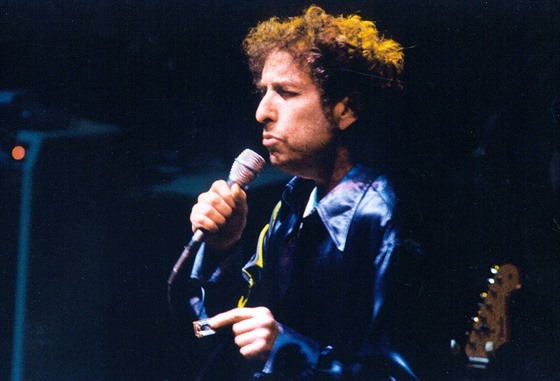 Bob Dylan na svých vystoupení u leta zakazuje fotit. Snímek pochází z koncertu v praském Kongresovém centru v roce 1995.