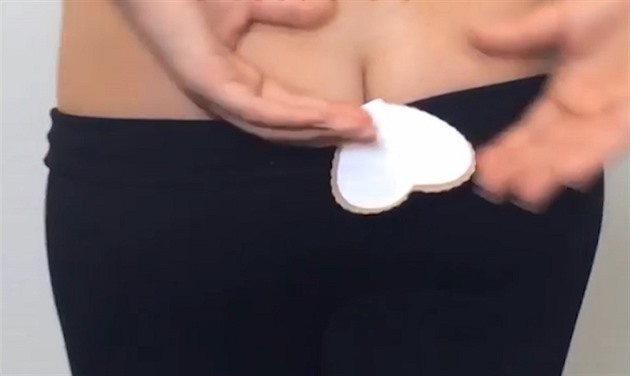 pod sukni ona nabízí pod sukni ona nabízí
