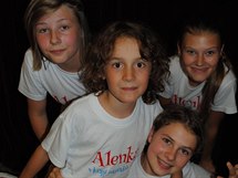 Představitelé hlavních dětských rolí v novém rodinném muzikálu Alenka v kraji zázraků. Zleva: Kateřina Průšová, Filip Vlastník, Matyáš Kožíšek a Tereza Neradová. Představitelé hlavních dětských rolí v novém rodinném muzikálu Alenka v kraji zázraků. Zleva: Kateřina Průšová, Filip Vlastník, Matyáš Kožíšek a Tereza Neradová.