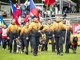 Kompletn esk vprava na zahjen MS WUSV nmeckch ovk. Vpedu vlevo s...