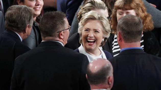 Demokratick kandidtka Hillary Clintonov po debat se svm rivalem. (10.jna 2016)