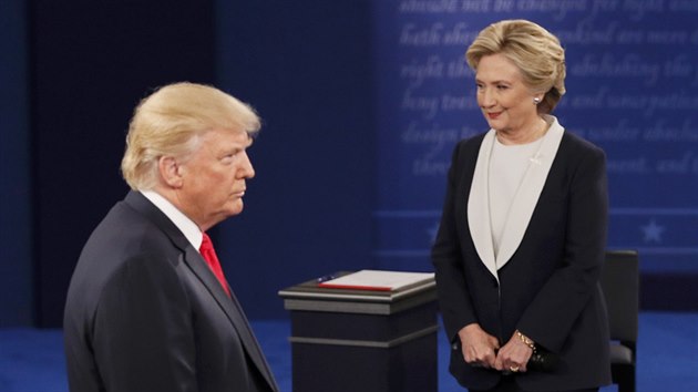 Kandidti na prezidenta USA Donald Trump a Hillary Clintonov pi televizn debat. (10.jna 2016)