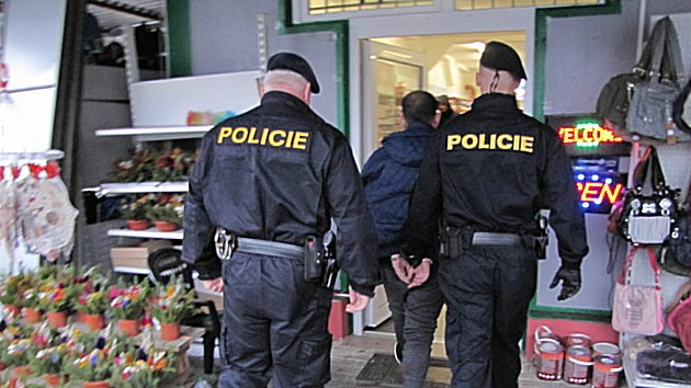 Policejn razie na trnici v Hranin u Kraslic.