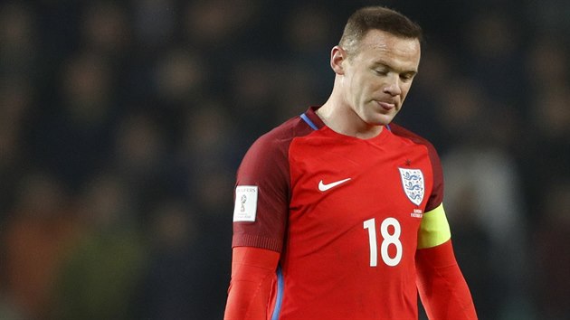 Kapitn Anglie Wayne Rooney naskoil do zpasu proti Slovinsku a jako stdajc hr, k vtzstv Albionu nepomohl.