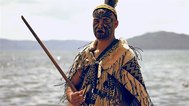 Jmenuje se Frank Tomas Grapl a vilch mu koluje napl maorsk a napl esk krev.