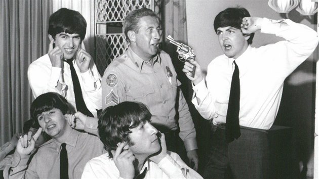 Beatles pijali pozvn na valentnskou veei roku 1964 do domu Buddyho Dresnera, fa jejich ochranky na Florid.