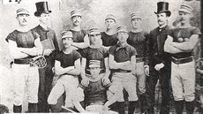 Sandford jako nadjný hrá baseballu na snímku z roku 1886. Budoucí vdce sekty...