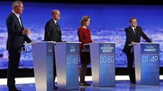Alain Juppé (druhý zleva) je favoritem pravice pro prezidentské klání.... Alain Juppé (druhý zleva) je favoritem pravice pro prezidentské klání....