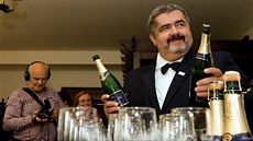 Michael Canov má důvod k úsměvu. S rekordním počtem hlasů se stal novým... Michael Canov má důvod k úsměvu. S rekordním počtem hlasů se stal novým...