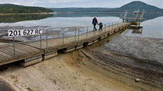 Vypouštění bude trvat asi měsíc v závislosti na počasí. Je třeba, aby hladina... Vypouštění bude trvat asi měsíc v závislosti na počasí. Je třeba, aby hladina...