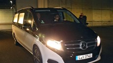 Vůz pohřební služby odjíždí z budovy vazební věznice v německém Lipsku, ve... Vůz pohřební služby odjíždí z budovy vazební věznice v německém Lipsku, ve...