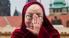 Zhruba tisíc lidí přivítalo na Hradčanském náměstí v Praze tibetského... Zhruba tisíc lidí přivítalo na Hradčanském náměstí v Praze tibetského...