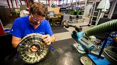 Výrobní hala GE Aviation v pražských Letňanech (18. října 2016) Výrobní hala GE Aviation v pražských Letňanech (18. října 2016)