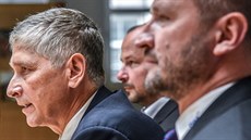 Vlevo Ivo Vondrák (hnutí ANO), v popředí Jakub Unucka (ODS) a v pozadí Lukáš... Vlevo Ivo Vondrák (hnutí ANO), v popředí Jakub Unucka (ODS) a v pozadí Lukáš...