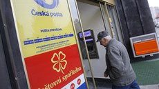 Česká pošta nově v Pelhřimově sídlí na Svatovítském náměstí. Zatím je v jejím... Česká pošta nově v Pelhřimově sídlí na Svatovítském náměstí. Zatím je v jejím...