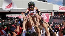 Marc Márquez divoce slaví po Velké cen Japonska zisk celkov pátého titulu...