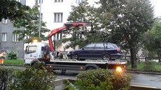 Na čištění komunikací v Praze-Vršovicích upozorňují přenosné dopravní značky.... Na čištění komunikací v Praze-Vršovicích upozorňují přenosné dopravní značky....