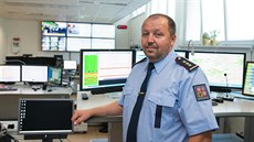 Na zlínské tísňové lince se střídá 37 policistů. „S ohledem na počet pracovníků... Na zlínské tísňové lince se střídá 37 policistů. „S ohledem na počet pracovníků...