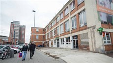 Pohled na Dům kultury, kolem něhož nyní zmizelo oplocení. Pohled na Dům kultury, kolem něhož nyní zmizelo oplocení.