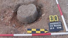 Archeologové pi vykopávkách ve Hvozdnici na Hradecku.