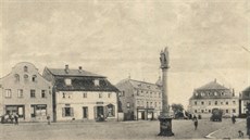 Morový sloup svaté Anny Samotřetí z roku 1714 na svém místě vydržel až do roku... Morový sloup svaté Anny Samotřetí z roku 1714 na svém místě vydržel až do roku...