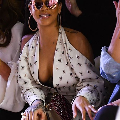 Rihanna na pehldce Christian Dior, jaro - lto 2017