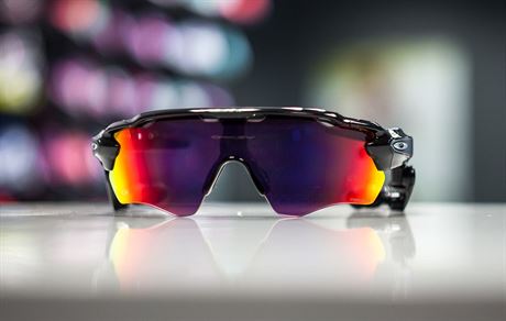 TEST: Oakley Radar Pace jsou brle, se ktermi si mete popovdat