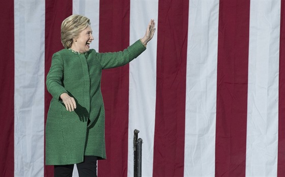 Hillary Clintonová na pedvolebním mítinku v Severní Karolín (23. íjna 2016)
