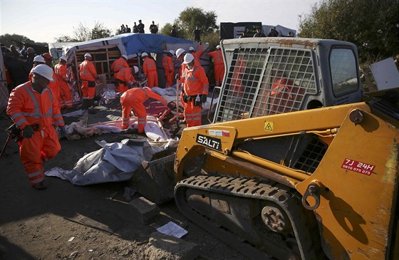 V Calais zaali s demolicí tábora (25. íjna 2016)