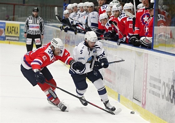 Momentka z utkání 1. hokejové ligy Tebíe (ervená) s Kladnem.