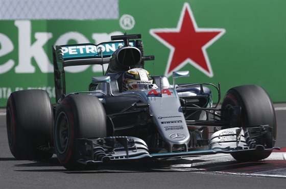 Lewis Hamilton bhem kvalifikace na Velkou cenu Mexika.