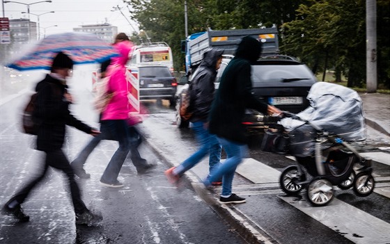 Zácpy na na mstském okruhu v Sokolské ulici u Fakultní nemocnice v Hradci...