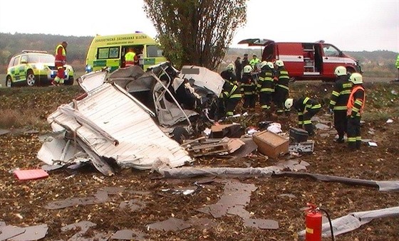 Nehoda dodávky a kamionu na silnici I/35 u Konecchlumí na Jiínsku (26.10.2016).