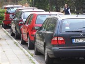 Na sídlišti Kollárova v Jihlavě je velký problém s nedostatkem parkovacích... Na sídlišti Kollárova v Jihlavě je velký problém s nedostatkem parkovacích...