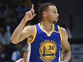 Stephen Curry z Golden State se raduje ze sv trefy.