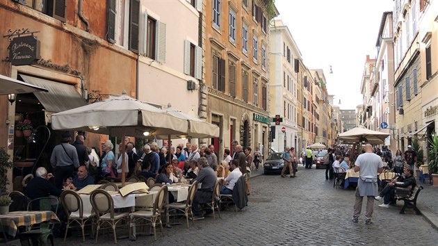 Ulice Borgo Pio vedouc k branm Vatiknu (14. jna 2016)