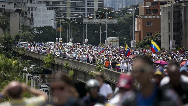 Demonstrace za odvoln venezuelskho prezidenta Nicolse Madura v Caracasu (22. jna 2016)