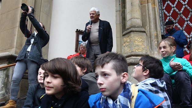 Ji Brady na praskm Strossmayerov nmst na akci podan studentskou Tereznskou tafetou (25. jna 2016)