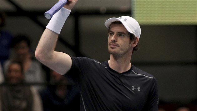 Andy Murray se raduje z postupu do semifinle Erste Bank Open. V tom se kvli zrann Davida Ferrera nepedstavil a o titul se utk s Jo Wilfriedem Tsongou.