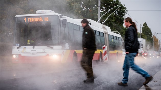 Zcpy na na mstskm okruhu v Sokolsk ulici u Fakultn nemocnice v Hradci Krlov (21.10.2016).