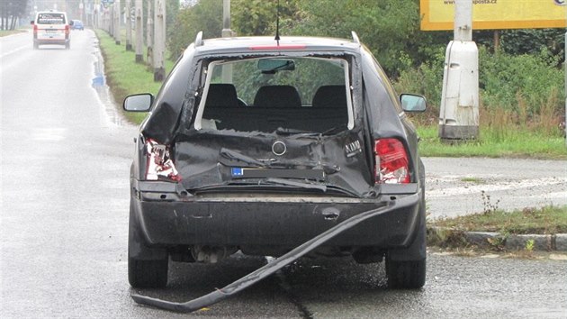 Dopravn nehoda t aut na svteln kiovatce Ranovy ulice a ulice Na Rybrn v Hradci Krlov (25.10.2016).