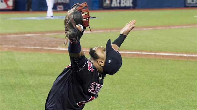 Carlos Santana z Clevelandu Indians se raduje z postupu do baseballov Svtov srie.