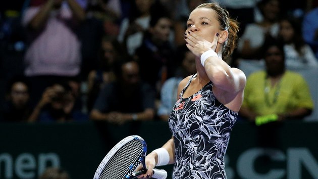 Agnieszka Radwask slav skalp Karolny Plkov a postup do semifinle Turnaje mistry.