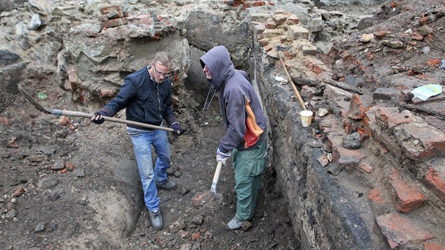Archeologov chtj vykopvky pedstavit veejnosti formou komentovanch prohldek.