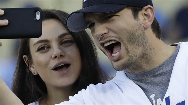 Mila Kunisov a Ashton Kutcher (Los Angeles, 19. jna 2016)