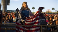 Fanynky Donalda Trumpa na mítinku v Tamp na Florid. (24.10. 2016)