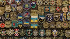 Odznaky ukrajinských prapor na zbrojním veletrhu v Kyjev (11. íjna 2016)