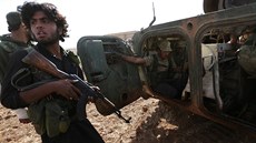 Povstaletí bojovníci nedaleko Aleppa (24. íjna 2016)