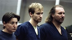 Alice Lundgrenová, Damon Lundgren a Jeffrey Lundgren u soudu (leden 1990) Alice Lundgrenová, Damon Lundgren a Jeffrey Lundgren u soudu (leden 1990)